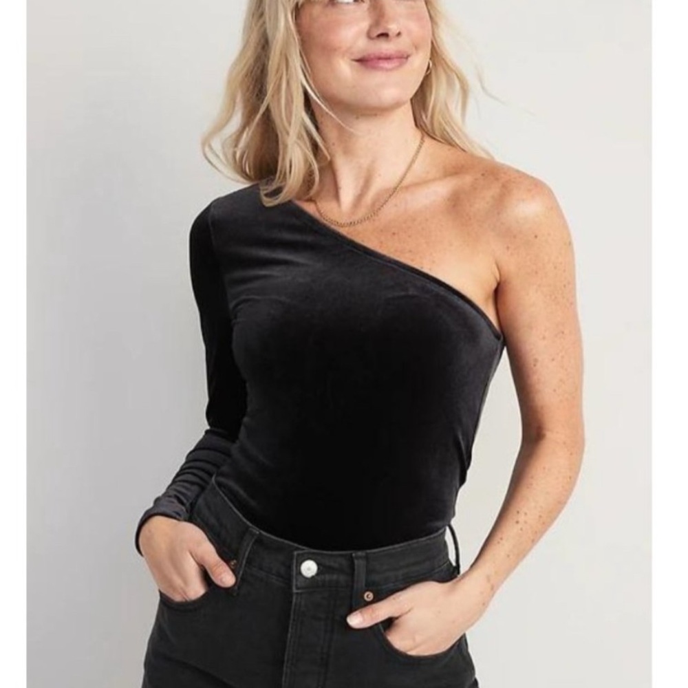 NWT Old NAVY Black One-Shoulder Top